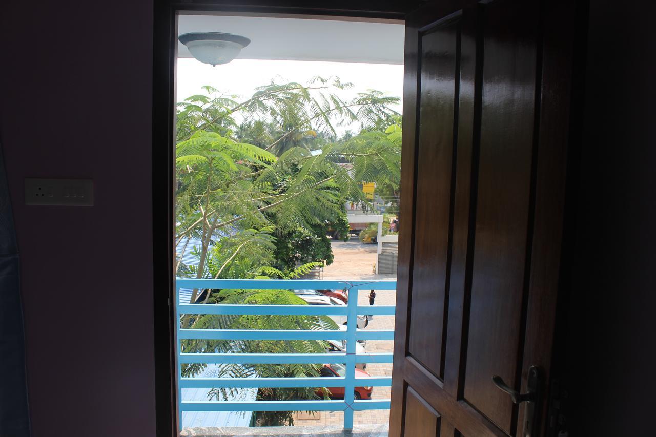 Puthenchirayil Homestay Thiruvananthapuram Exterior photo